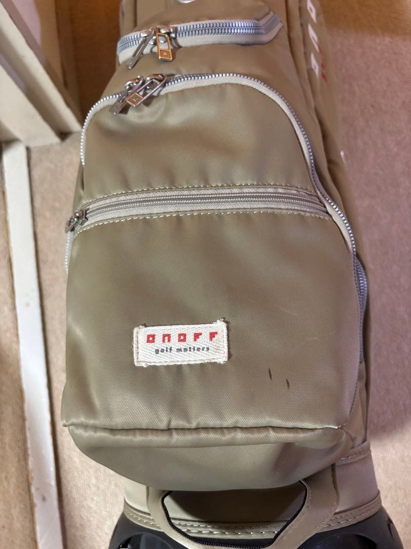 ONOFF〈オノフ〉キャディバッグ (ベージュ)