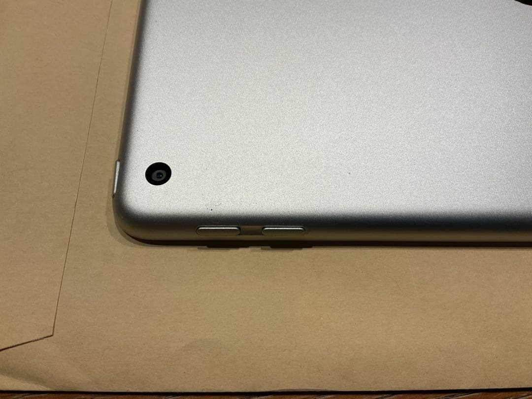 iPad本体 第5世代　シルバー　Wi-Fi