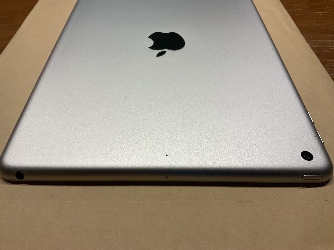 iPad本体 第5世代　シルバー　Wi-Fi