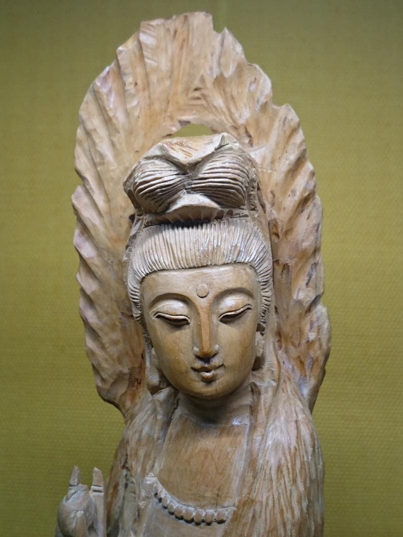 仏教美術　観音　仏像　木彫　置物　インテリア　工芸品　美術品　A1282