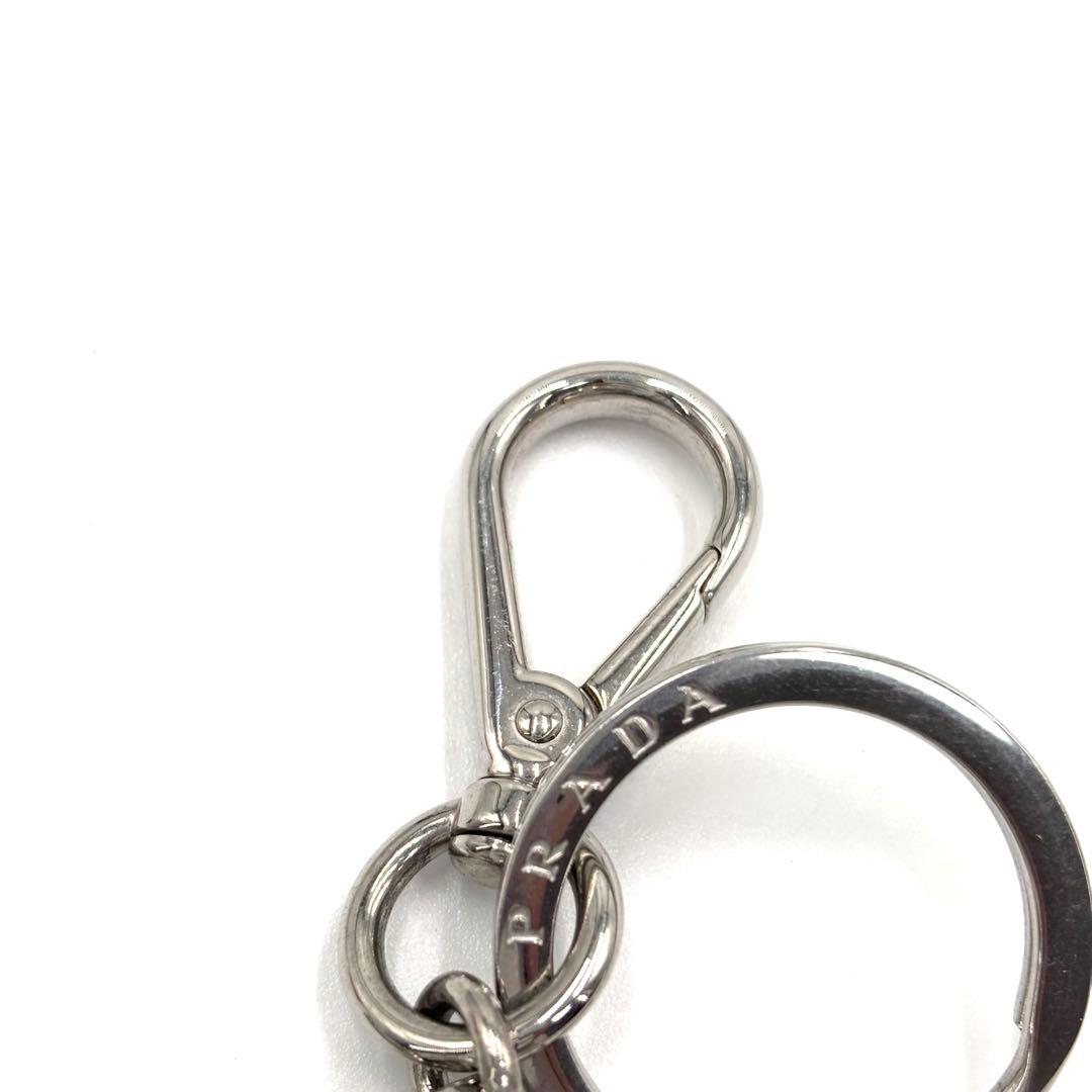【極美品】プラダ キーリング 三角ロゴ プレート シルバー メンズ 1PS057