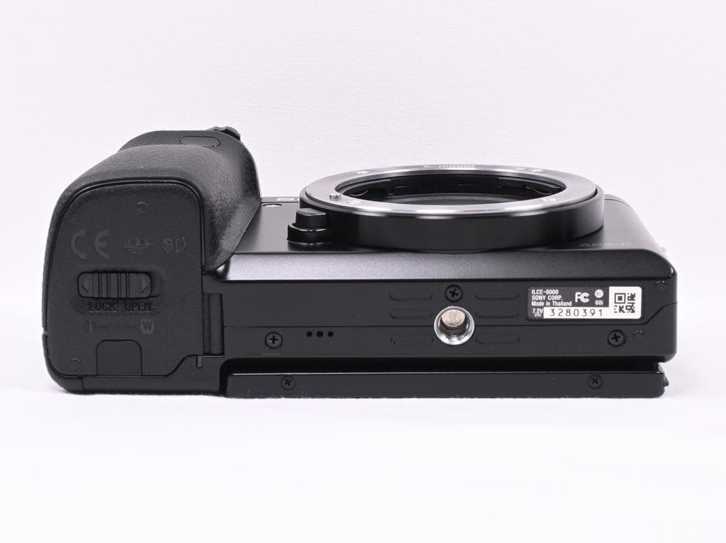 【超美品】ソニー α6000 ILCE-6000 レンズキット《ショット数99》