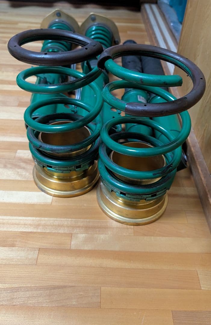 70ヴォクシー車高調　テイン