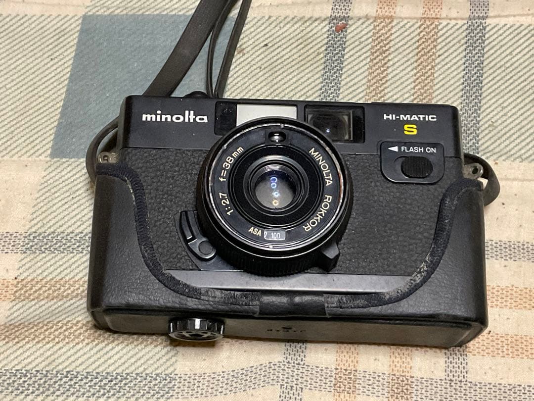 MINOLTA・HI-MATIC・S。ブラックボディ。【カバー付き、昭和レトロ】