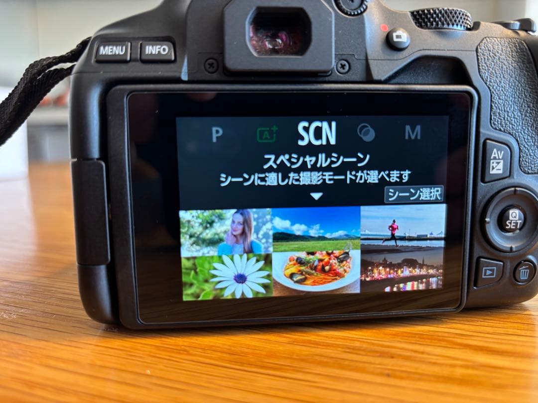 Canon EOS KISS X10 18-55mm デジタル一眼レフカメラ