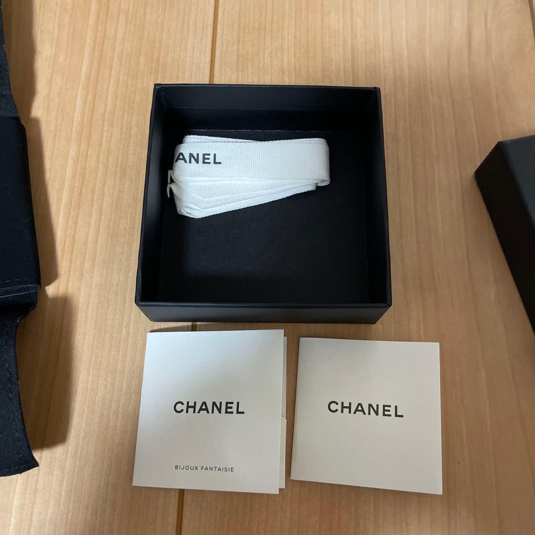 CHANEL ゴールドブローチ パール付き