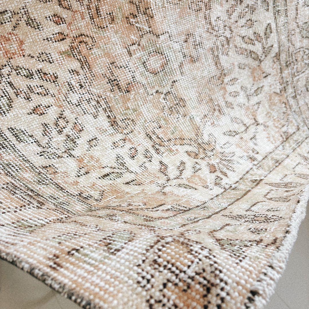 トルコ　ヴィンテージラグ　ベージュ　フローラル