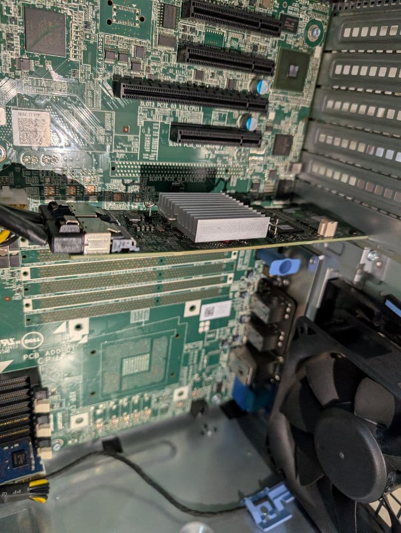 Dell PowerEdge T320 ワークステーション