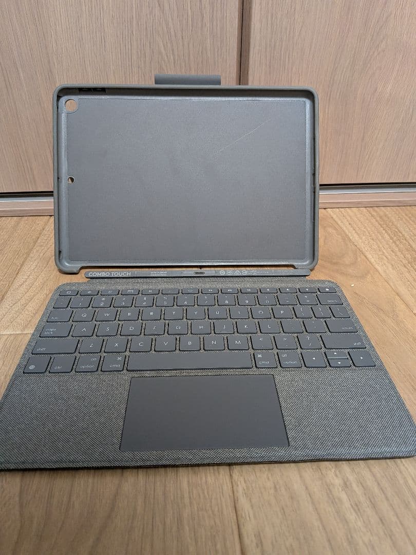 ᕱ⑅︎ᕱ\"ミミ　Logicool combo touch iPad 第7〜