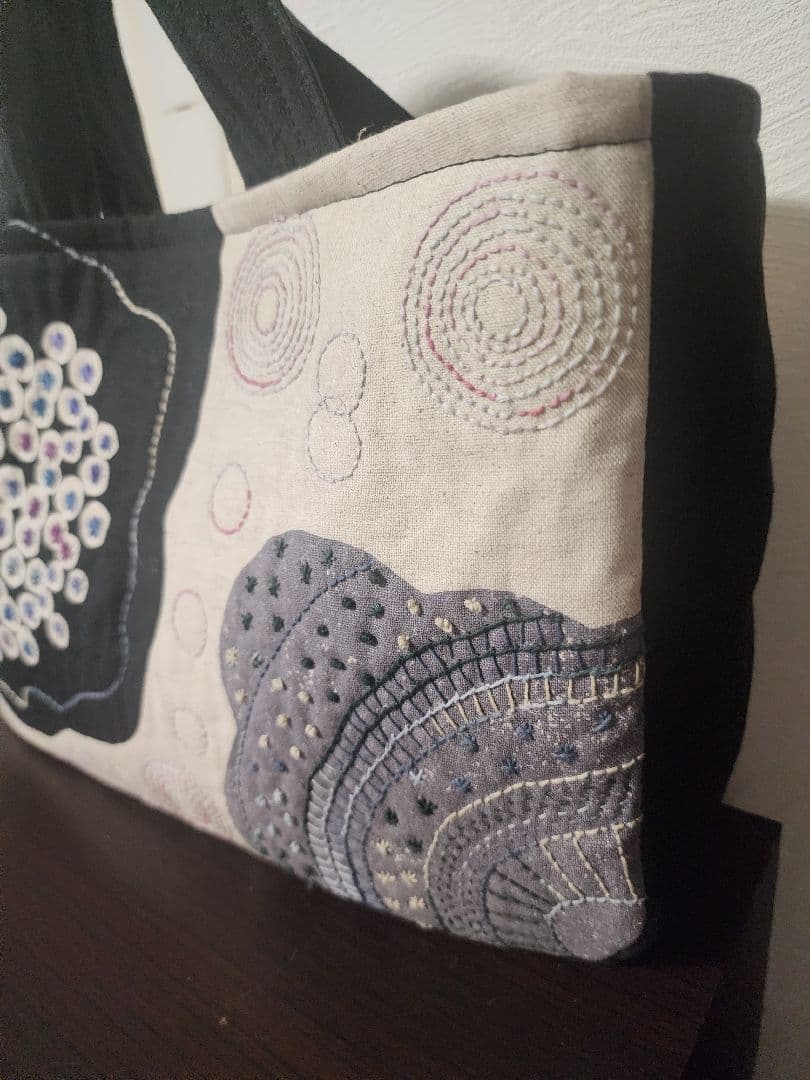 ★★★新作　エチノ生地に豪華な一点物のバッグ　個性的　センソユニコ慈雨等