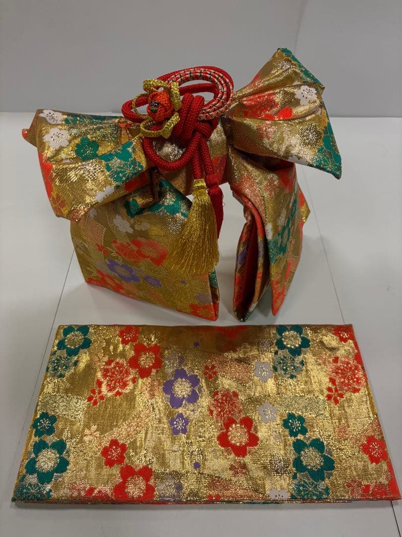 七五三　7歳女の子　着物セット　黑地に手毬と桜　市松　金刺繍