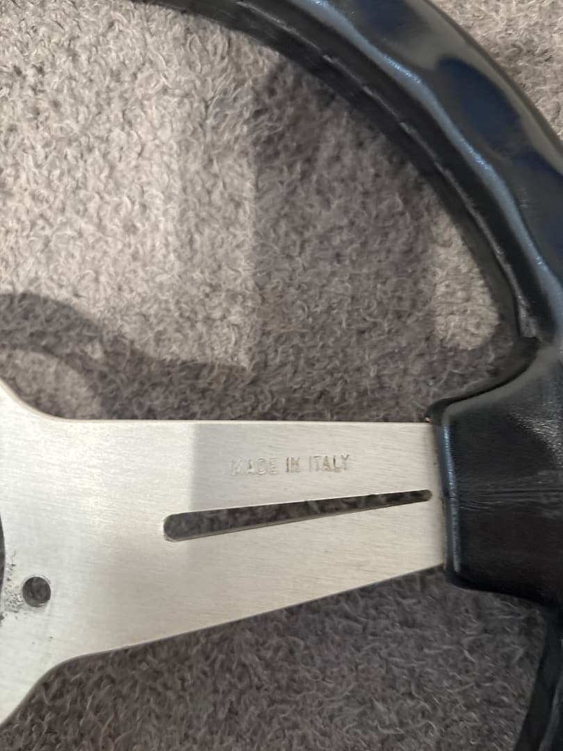 ナルディ製 3本スポーク ステアリングホイール32パイ