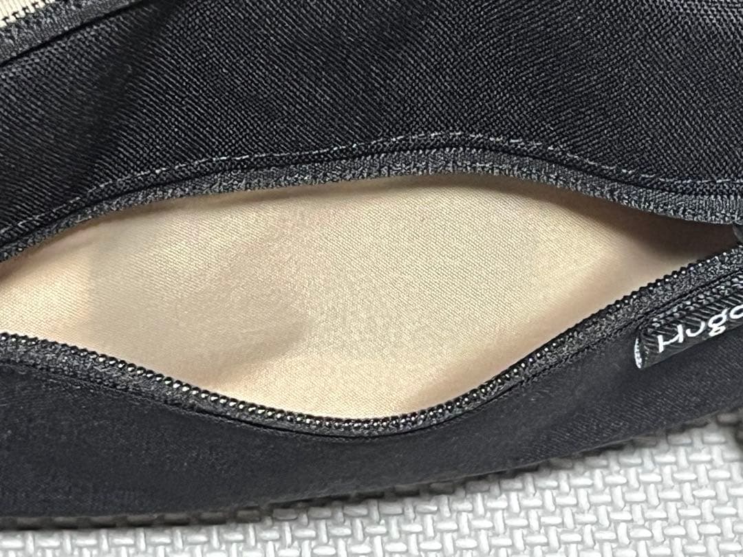 hugoo ブラック ヒップバッグ