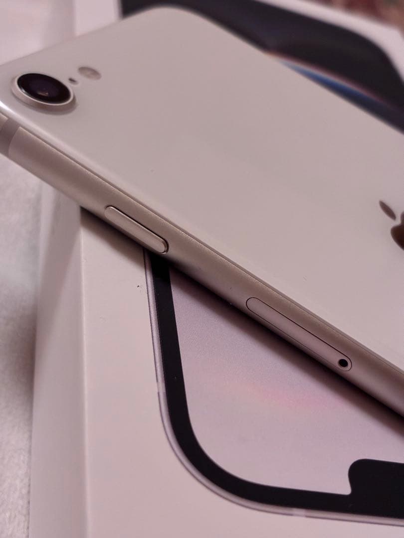 Apple iPhone se 第3世代　ホワイト　割れ傷なし　128