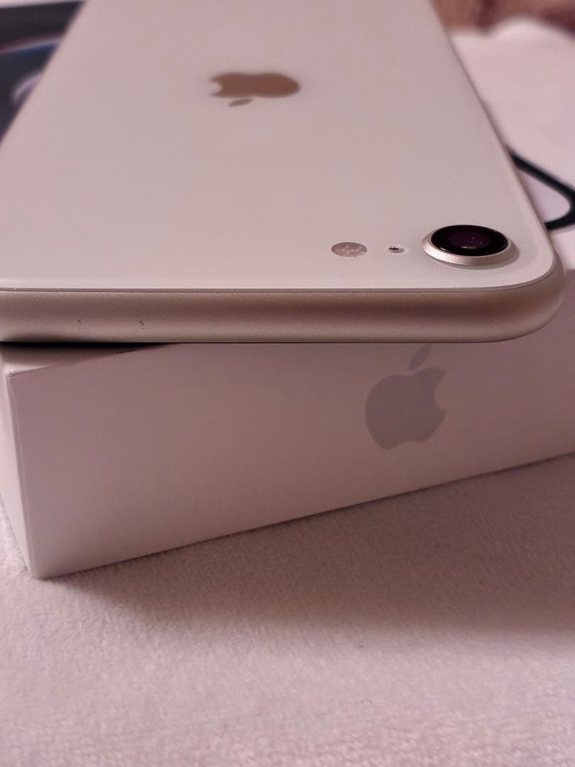 Apple iPhone se 第3世代　ホワイト　割れ傷なし　128