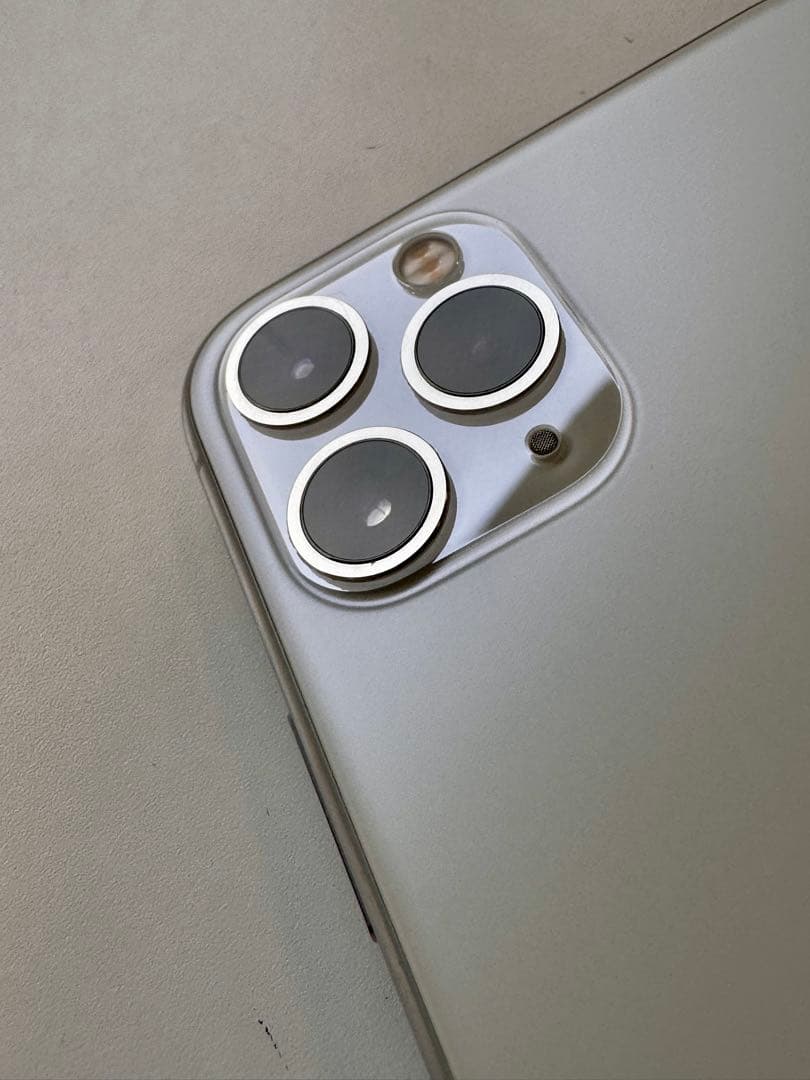 Apple iPhone 11 Pro 256GBシルバー バッテリー100%