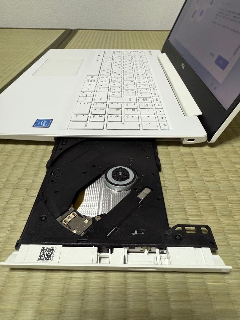 ＮＥＣ ノートパソコン　LAVIE　カームホワイト PC-NS150KAW