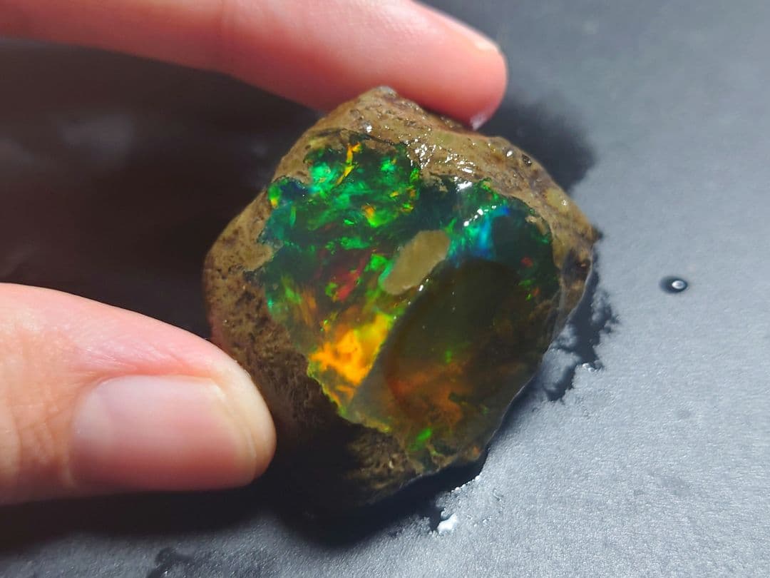 【105CT】特大　エチオピア　プレシャス　オパール 原石 鉱物　標本　ウェロ