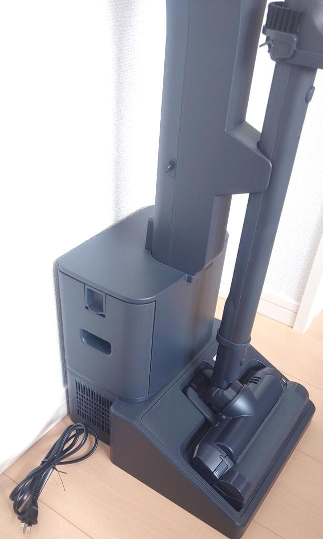 《美品》TOSHIBA コードレス掃除機 トルネオ