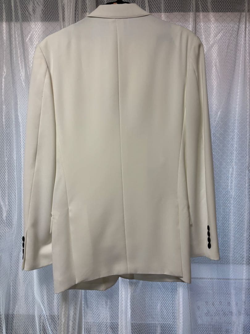 白スーツ