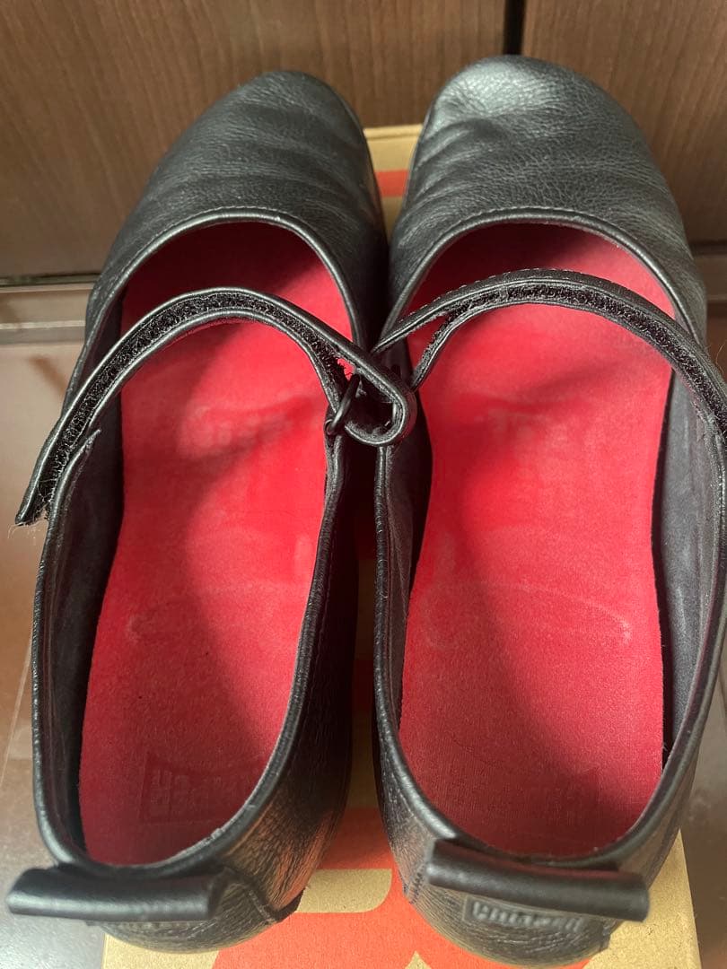 29日まで限定値下げ☆美品☆カンペール本革ストラップ付きフラットシューズ