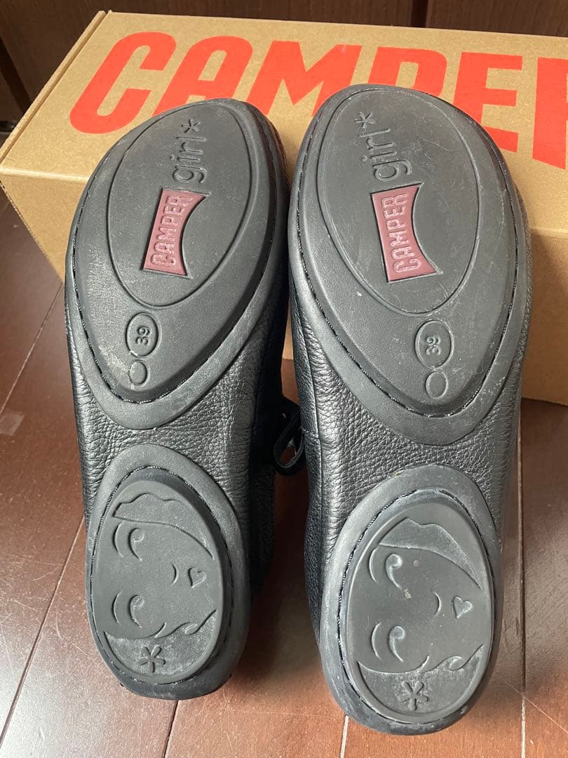 29日まで限定値下げ☆美品☆カンペール本革ストラップ付きフラットシューズ