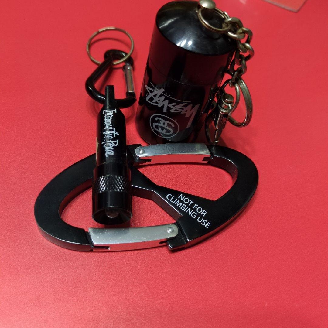 Stussy カラビナ、携帯灰皿、ライト 小物3点セット