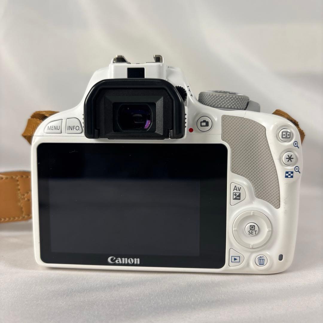 Canon EOS kiss x7ホワイトボディ＆レース柄ストラップ