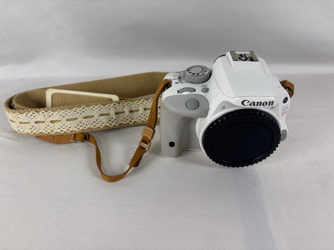 Canon EOS kiss x7ホワイトボディ＆レース柄ストラップ