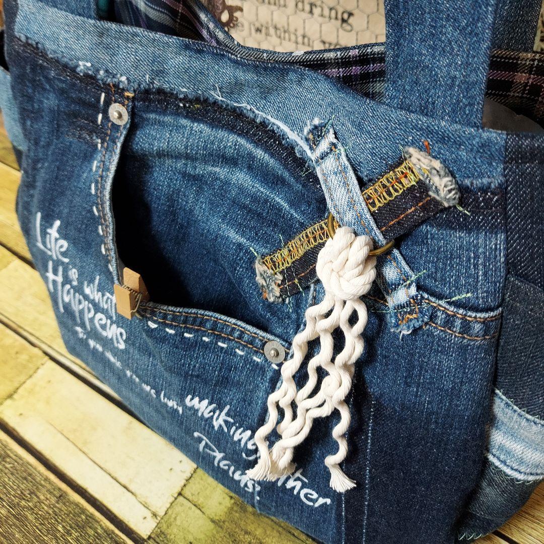 刺繍デニムバック　 No.642　デニムリメイク　サイドポケット　刺繍バック