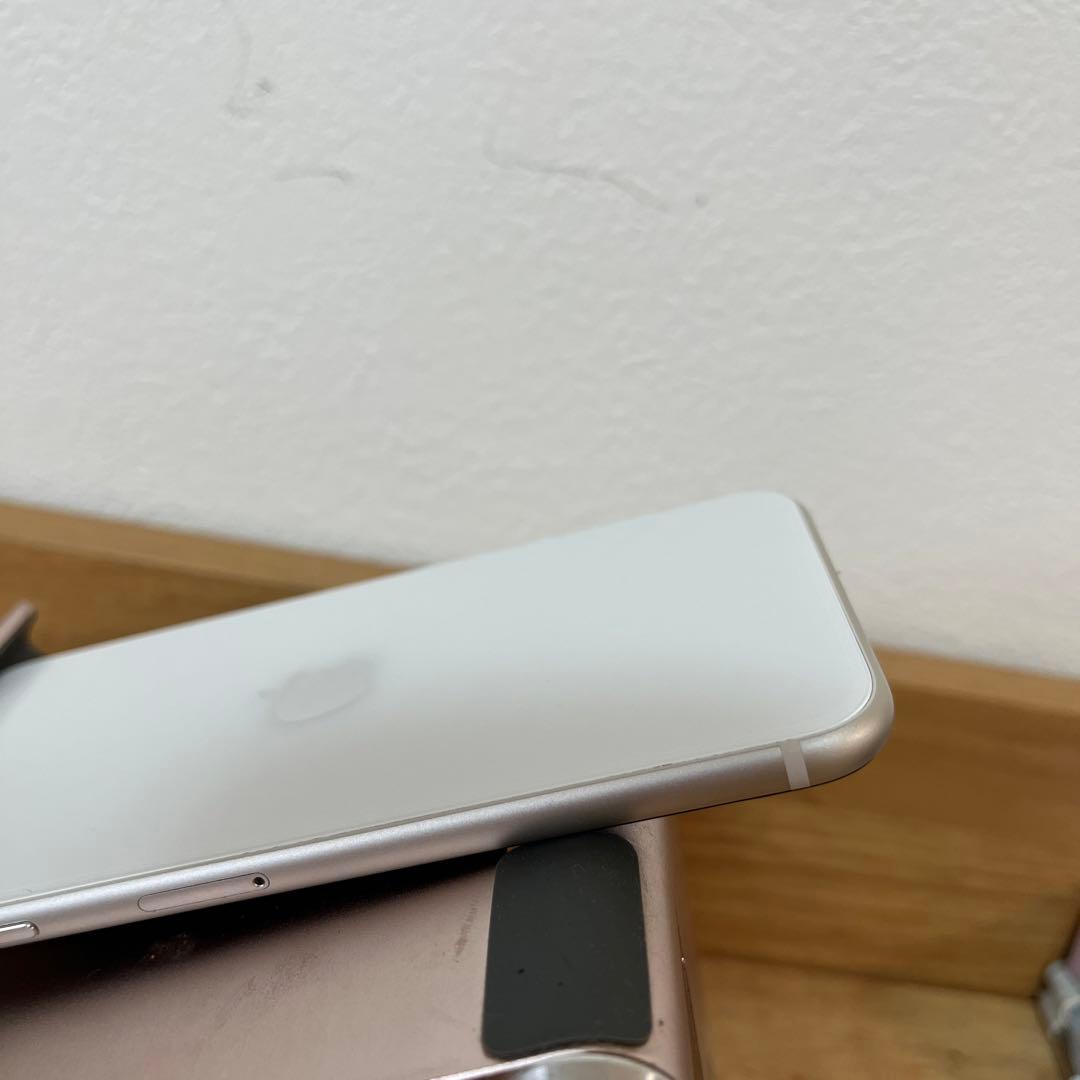 バッテリー新品100%iPhoneSE3 3世代64G SIMフリースターライト