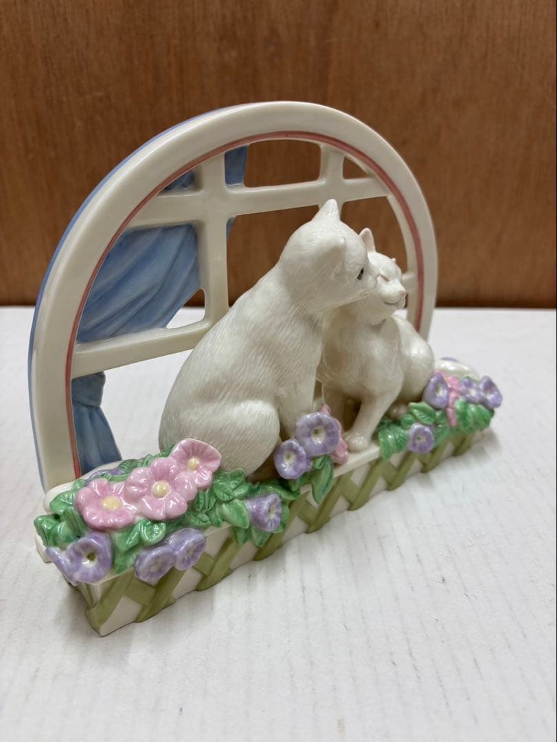 レノックス 猫 フィギュリン Love in bloon 窓辺の2匹の猫