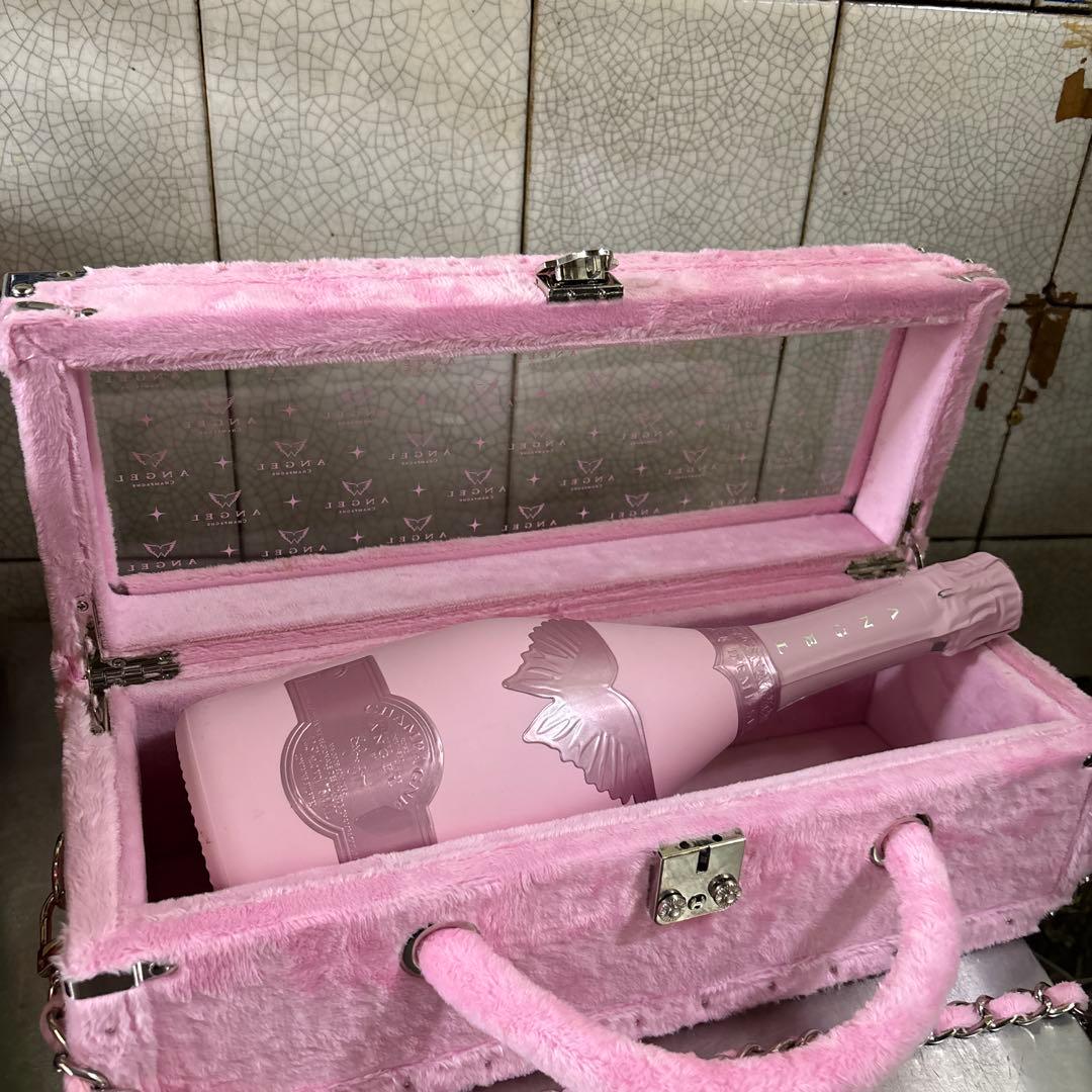 Angel Champagne ピンクファーケース付き 750ml