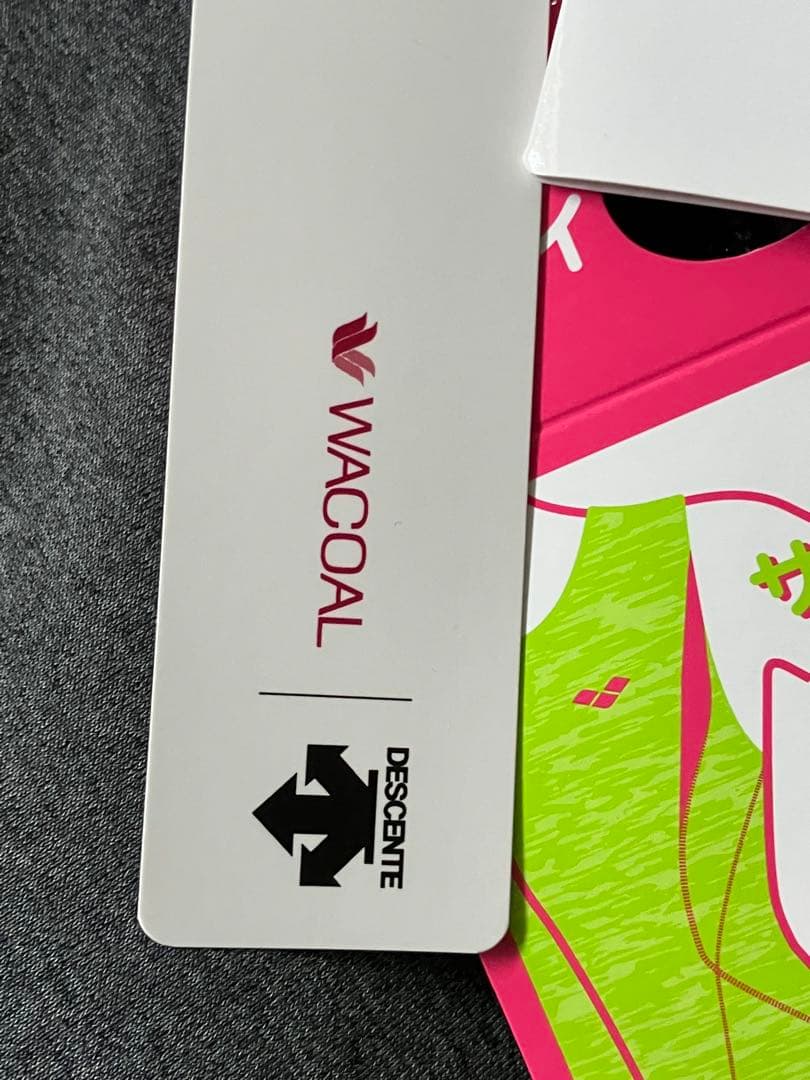 デサントとワコールコラボ　セパレート水着　新品未使用　値札付き　ウエストスッキリ