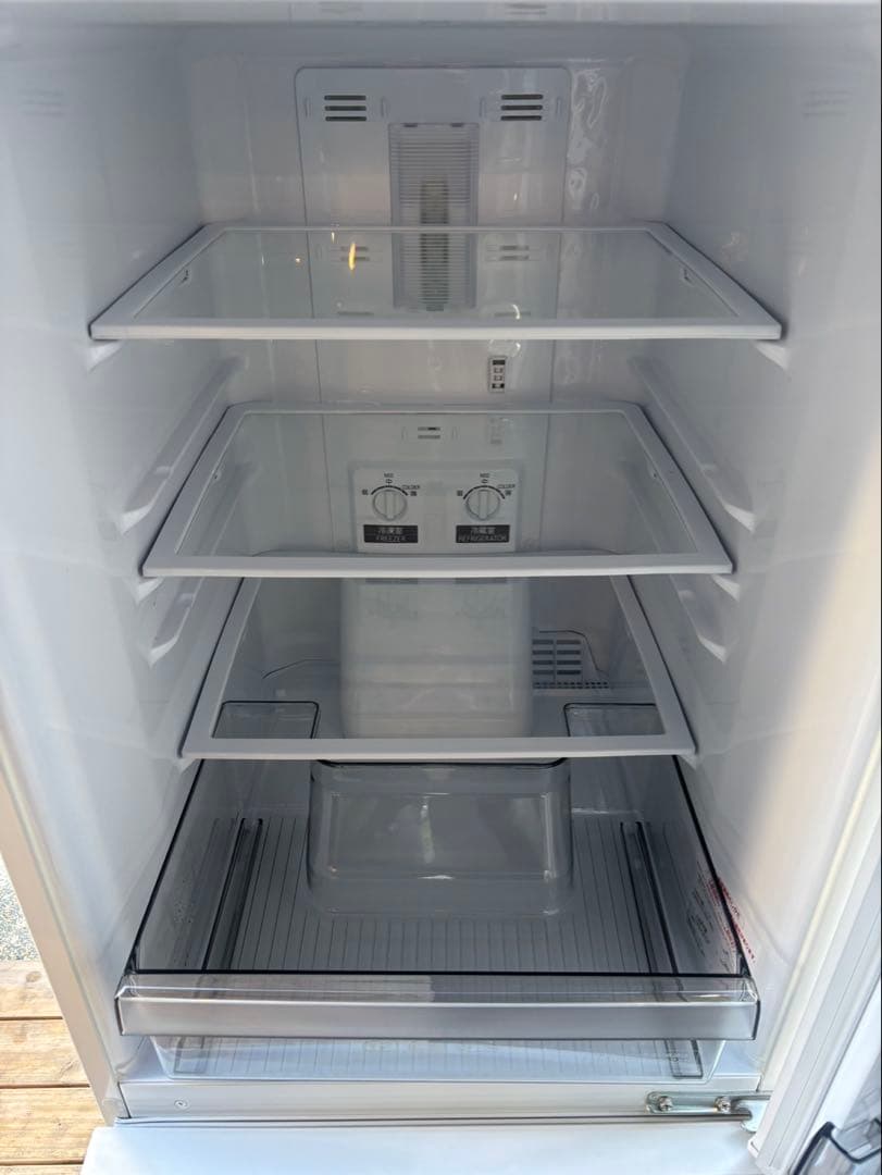 三菱 ノンフロン冷凍冷蔵庫 MR-P15J-W 24年製　一人暮らし冷蔵庫