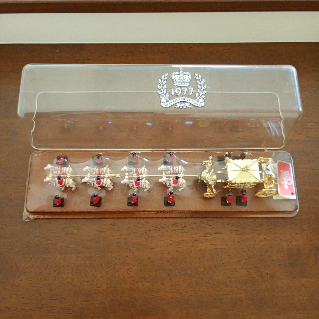 エリザベス女王　シルバージュビリー　馬車　パレード　イギリス王室