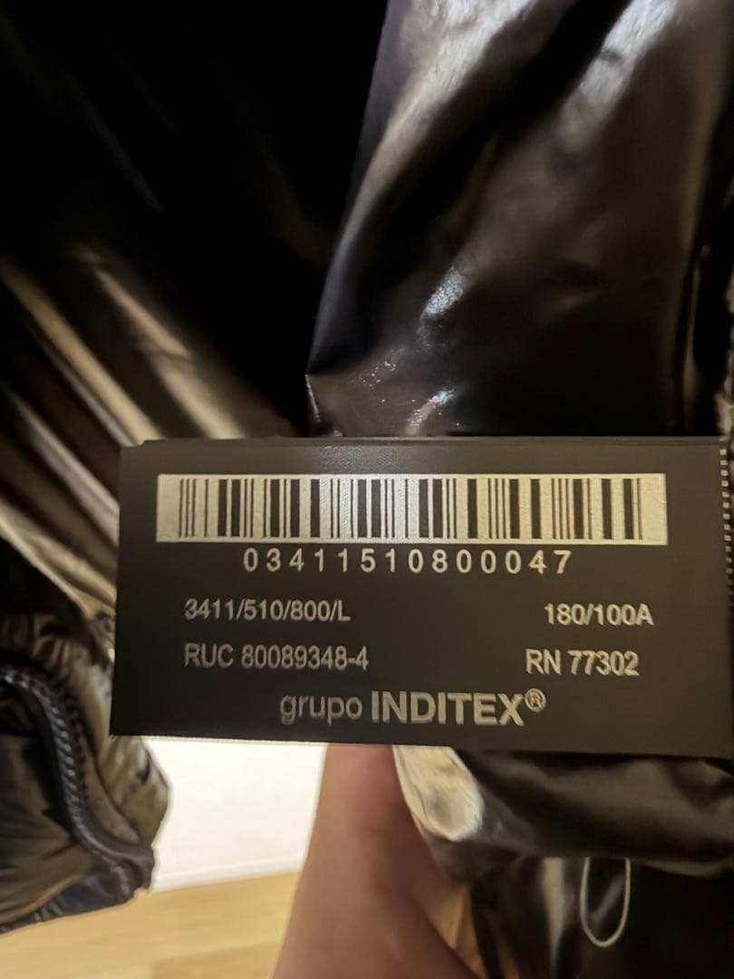 ZARA 黒の光沢ダウンジャケット フード付き