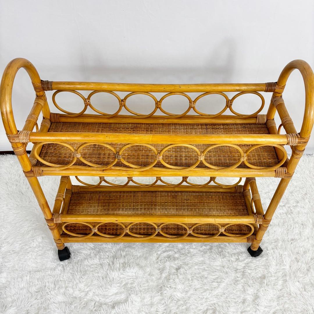 美しいラタン 2段のラック　シェルフ 飾り棚 　籐家具　キャスター付き