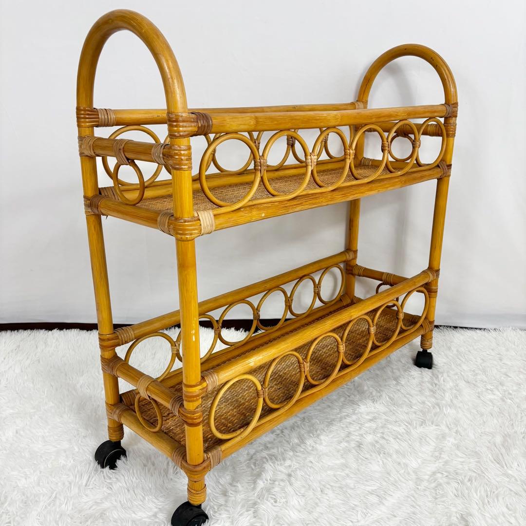 美しいラタン 2段のラック　シェルフ 飾り棚 　籐家具　キャスター付き