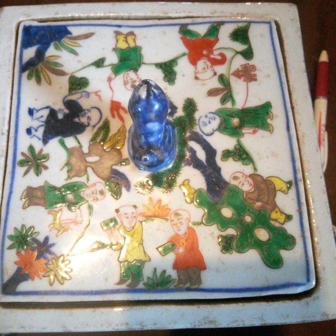 中国陶磁器　明万歴赤絵　箱型合子
