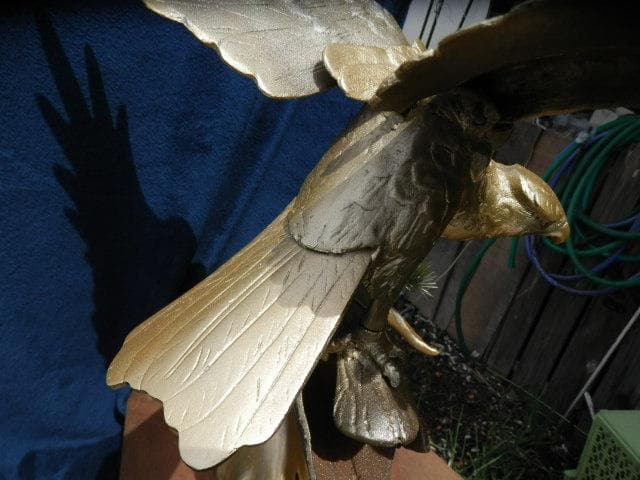 ゴールド松鷹（高47.5cm）鋳鉄製 鷹の置物14.6kg