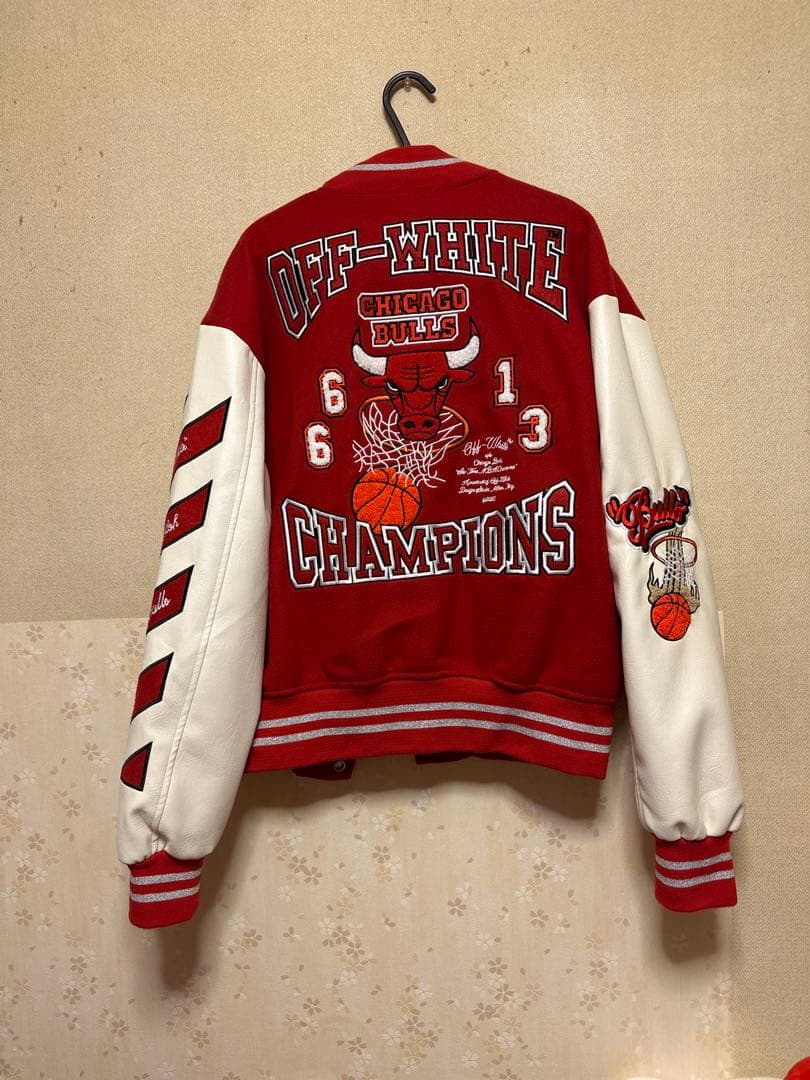 Off-White Chicago Bulls スタジャン