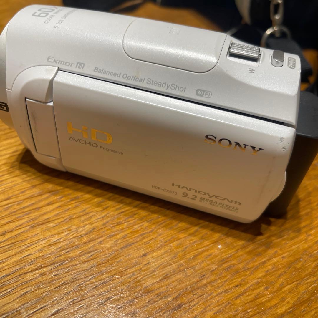 ビデオカメラSONY HDR-CX670　キャリングバッグ　脚立付き　ホワイト