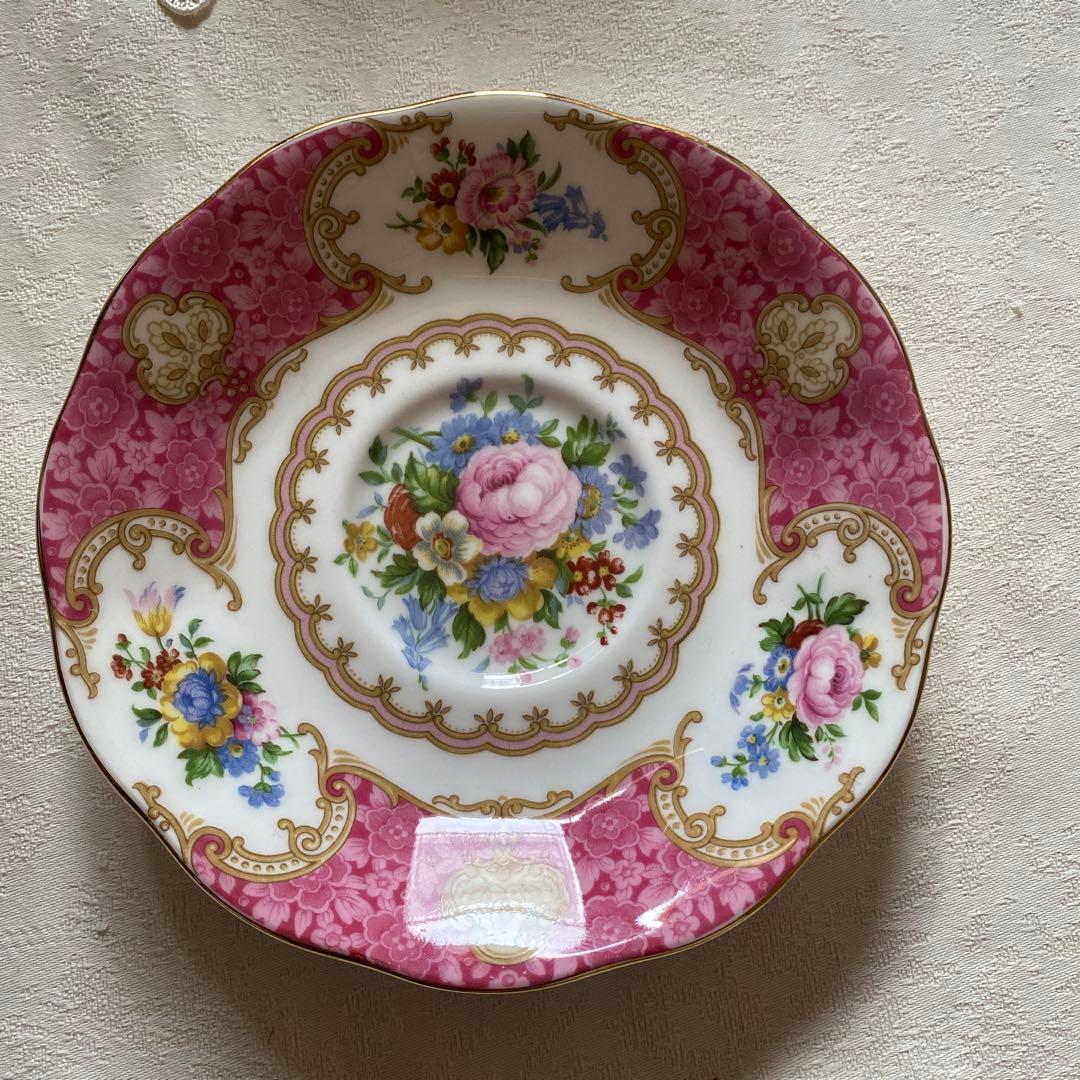 ロイヤルアルバートレディーカーライル カップ& ソーサーのセット