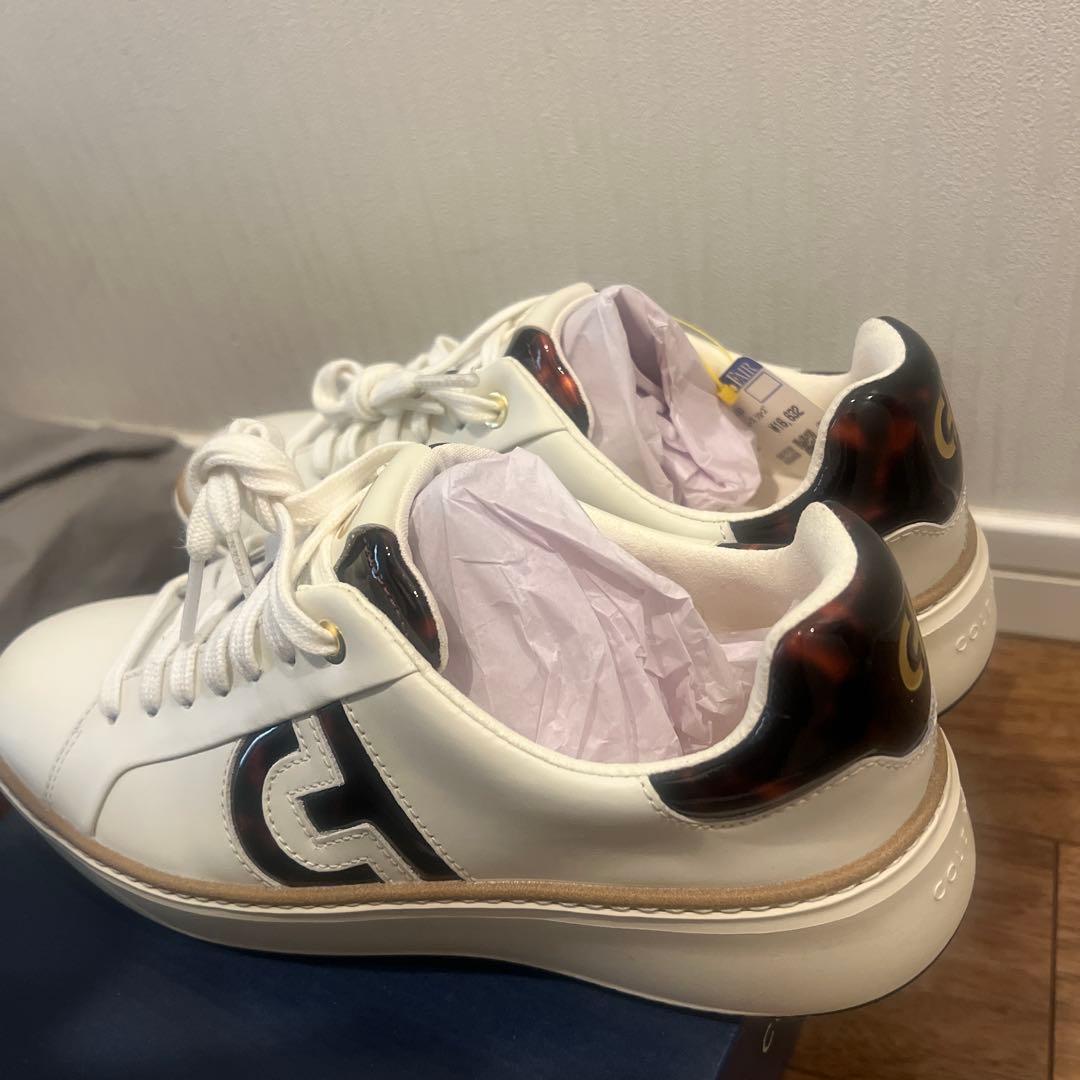 COLE HAAN ホワイトレザースニーカー24