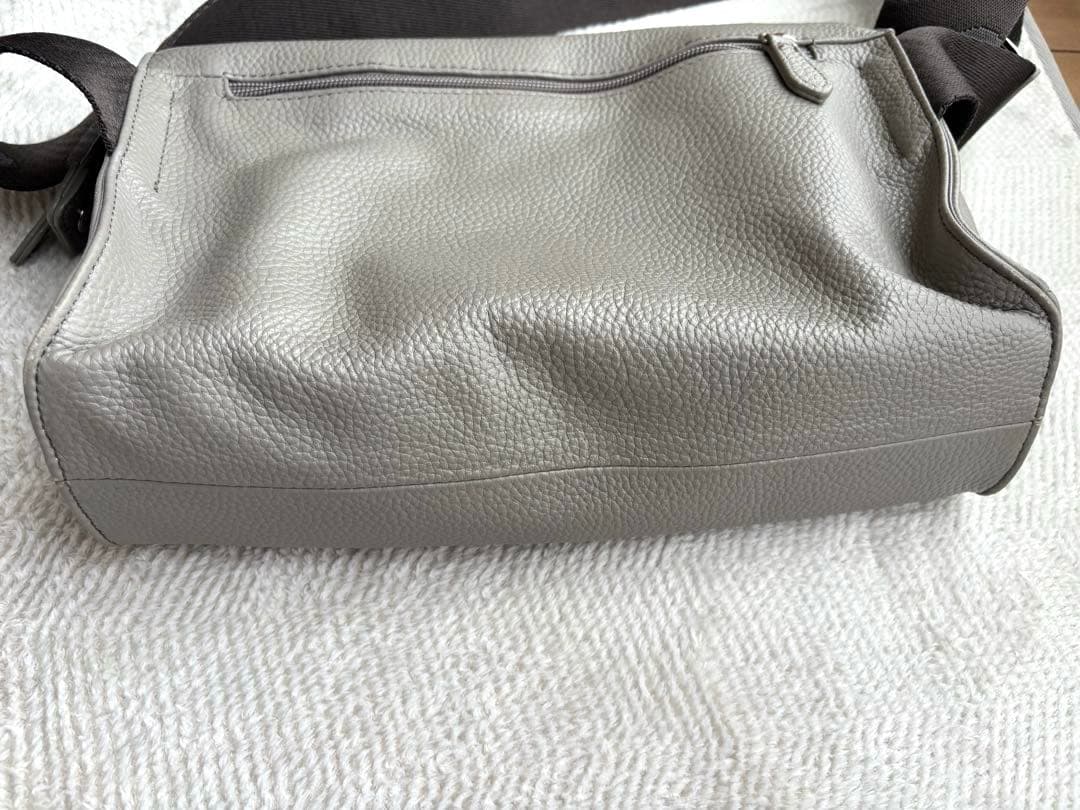 ear PAPILLONNER(イアパピヨネ) 本革　ボディバッグ