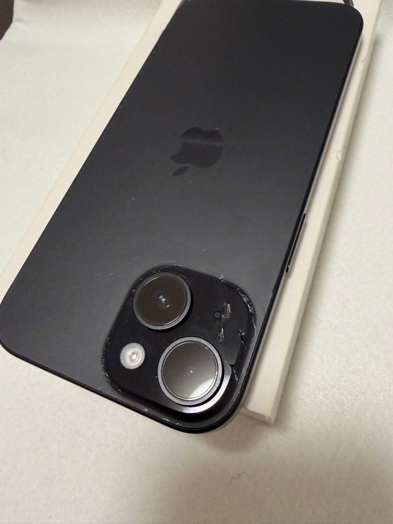 iPhone15 128GB ブラック SIMフリー 背面ヒビあり