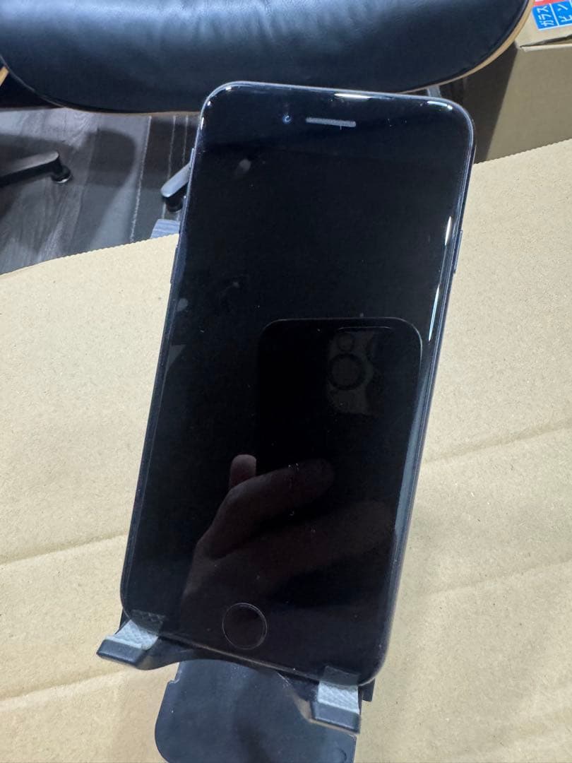 Apple iPhone 8スペースグレー 本体64GB SIMフリー 111