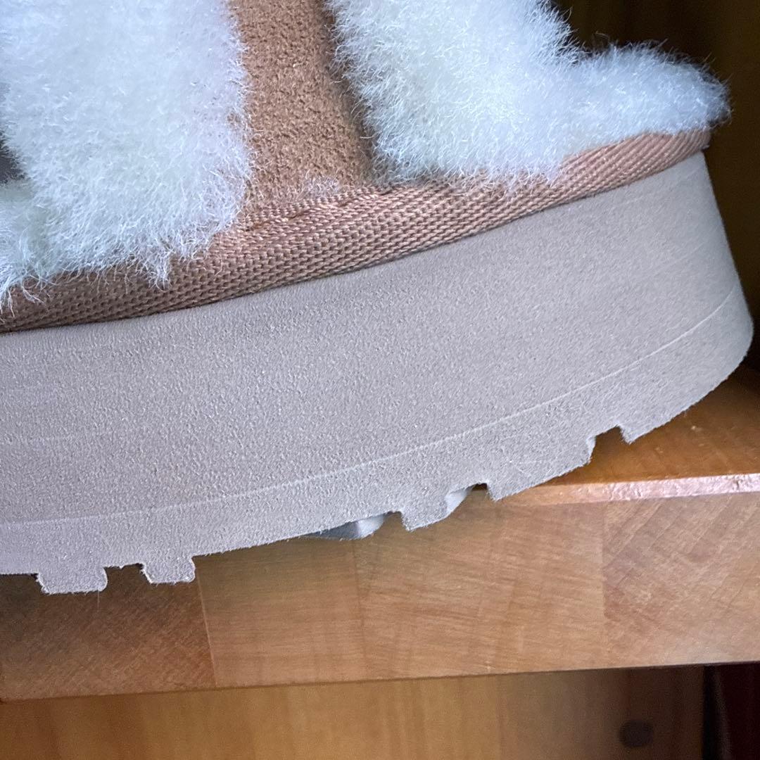 UGGサンダル　25センチ未使用箱付