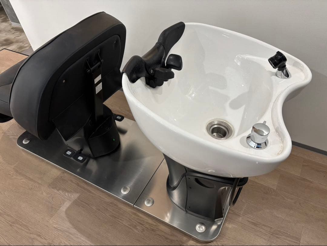 シャンプー台　椅子 リクライニング ブラック